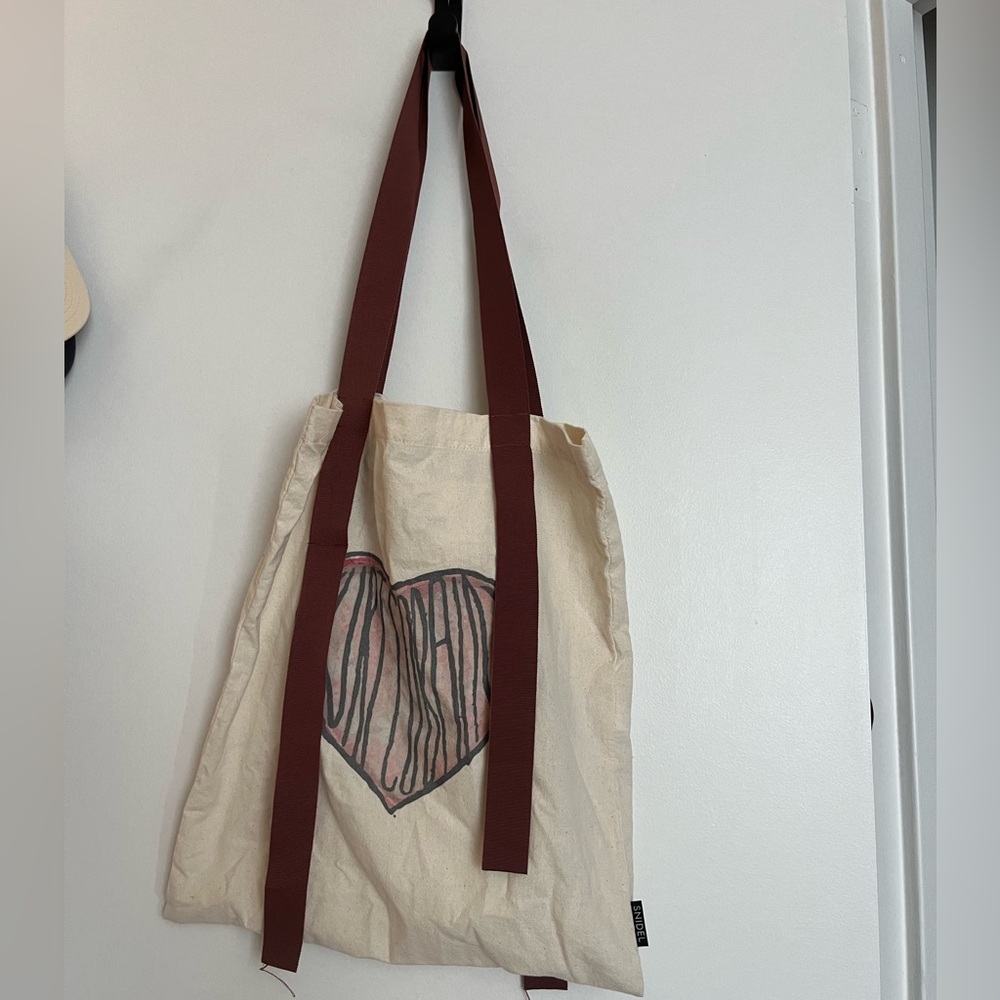 Chic Heart Print Tote with Maroon Straps